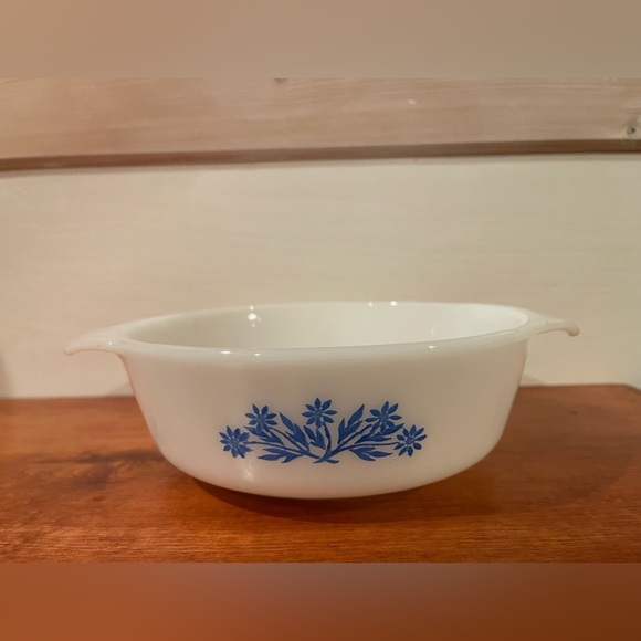 VINTAGE ANCHOR HOCKING FIRE KING BLUE CORNFLOWER 436 MILK GLASS CASSEROLE DISH - Picture 3 of 6
